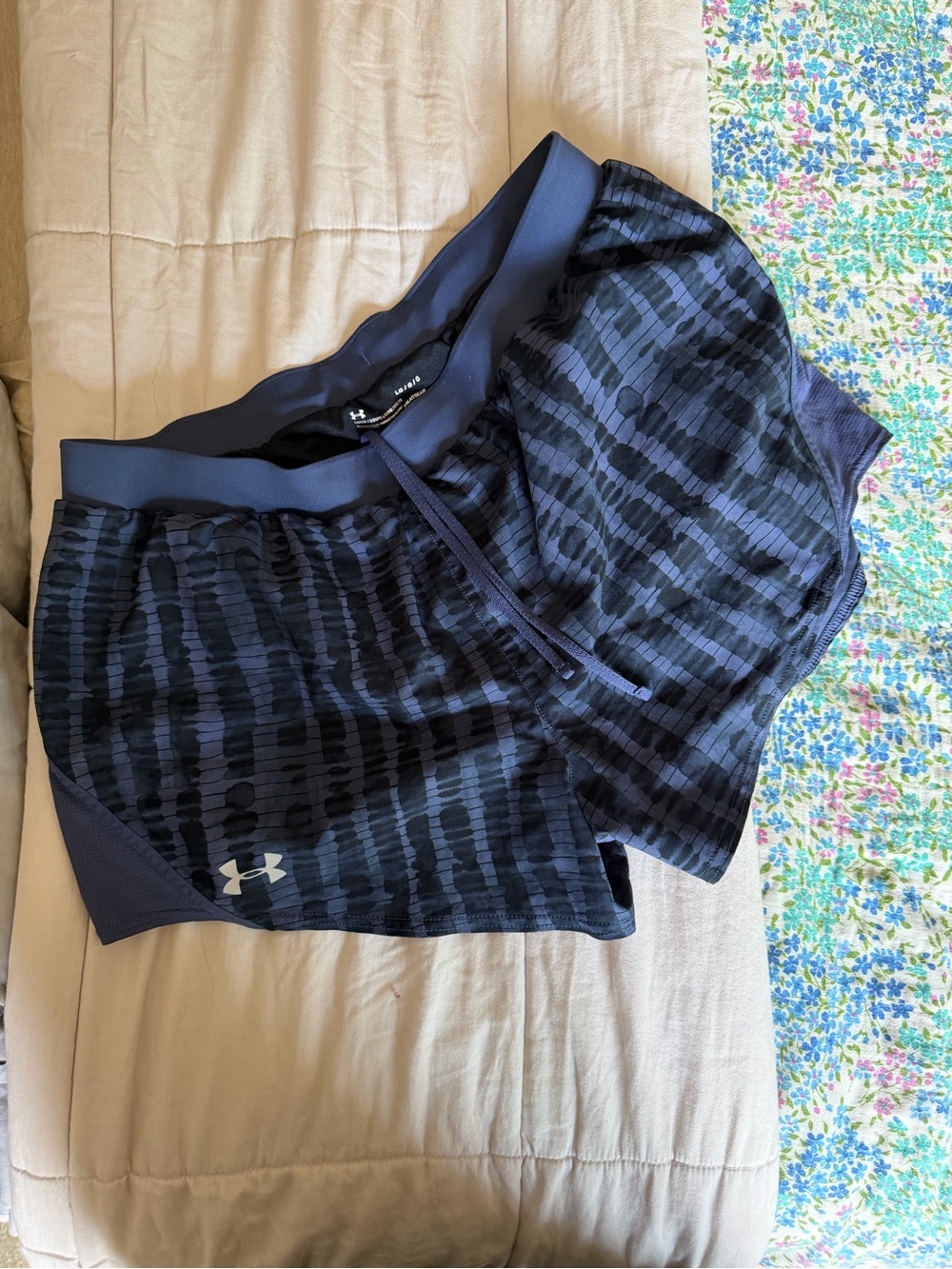 Under Armour Women’s Blue Patterned Athletic Shorts